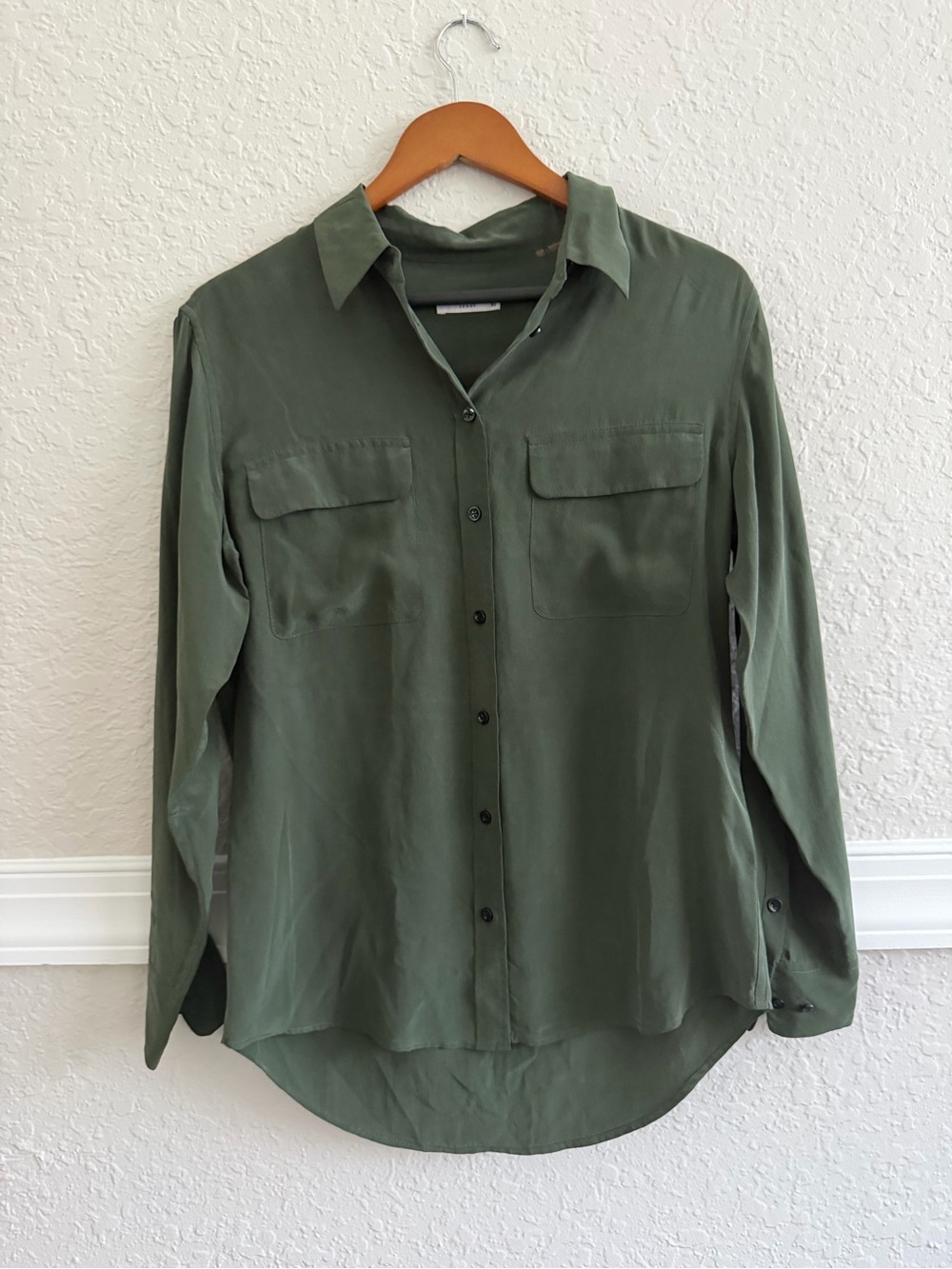 Equipment Femme 100% Silk Green Button Down Blouse Shirt XS